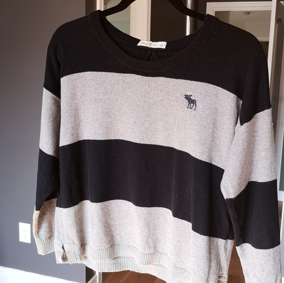 Abercrombie Sweater - Picture 1 of 4